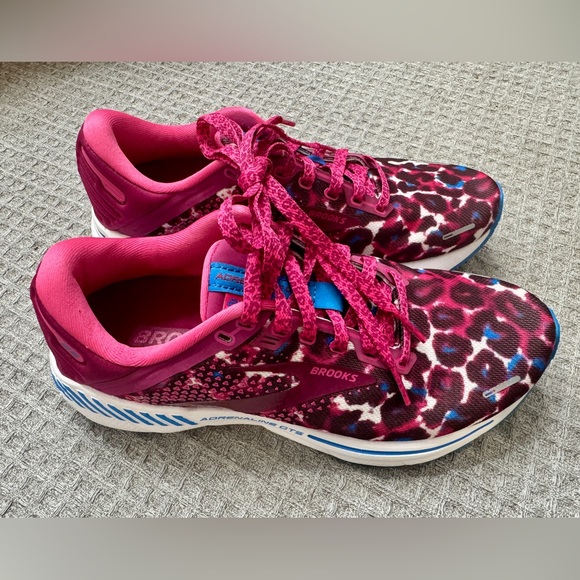 Women’s Adrenaline GTS 22 shoes. Special limited edition color. Like new. - Picture 4 of 7